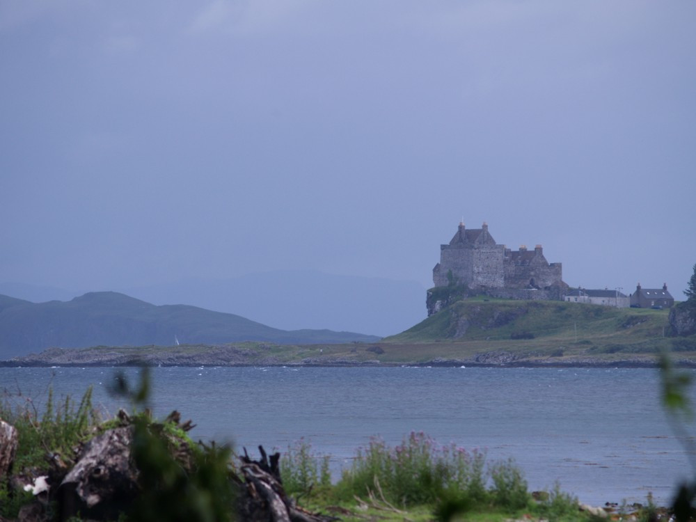 Keep to the right of the fence or foreshore up to Moy Castle 