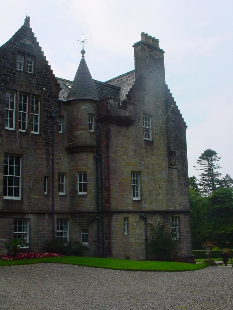 A mile long walk to Torosay Castle